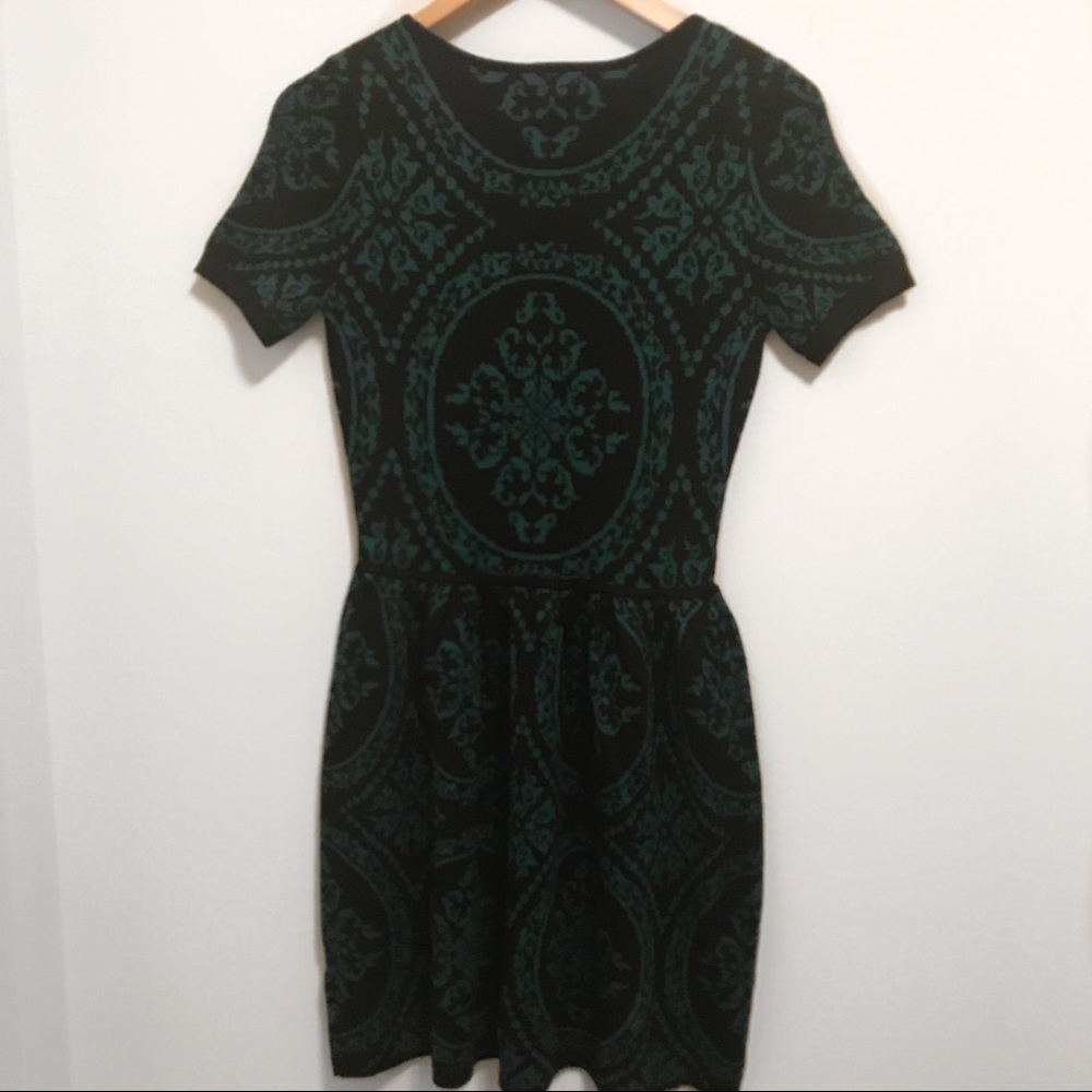 Romeo & Juliet Couture Medallion Sweater Dress-S - Picture 4 of 9